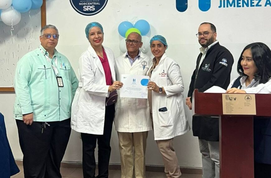 Entrega de reconocimientos a diferentes departamentos de nuestra instituci&oacute;n